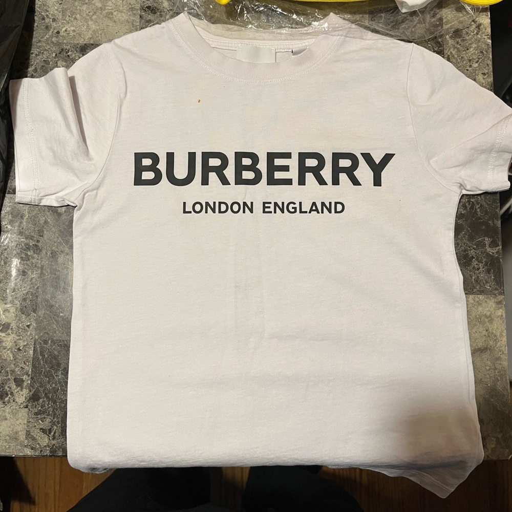 Kids Burberry t shirt size 6t